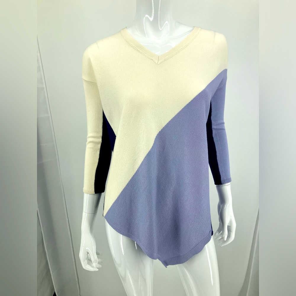 VECCELI Italy V Neck Cream Blue Sweater Size S Gently Used Created in Italy